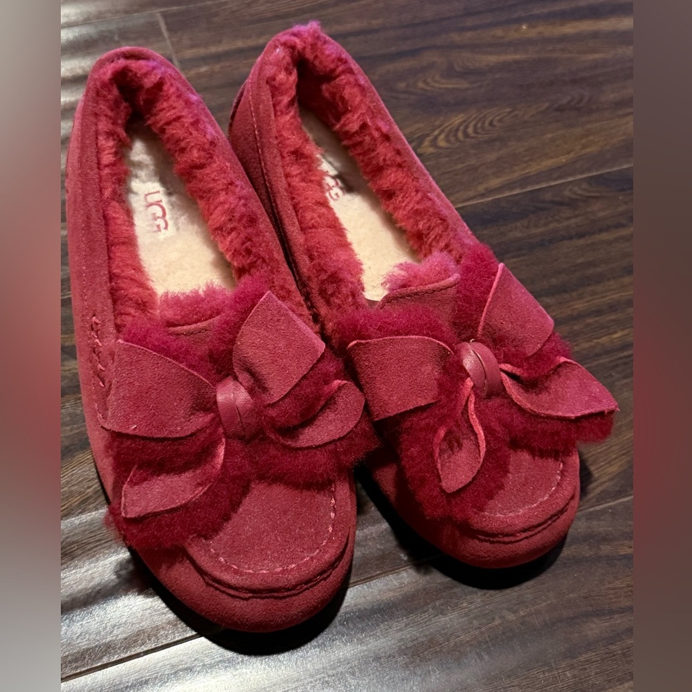 NWT UGG ANSLEY HERITAGE BOW RED WINE SHEARLING MOCCASIN SHOE Size US6 Women
